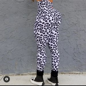 Peached By Nellie leggings